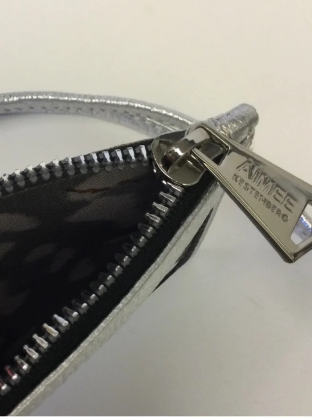 Aimee Kestenberg Lanyard Lima Leather Card Wallet Silver Metallic NWT - Picture 5 of 6